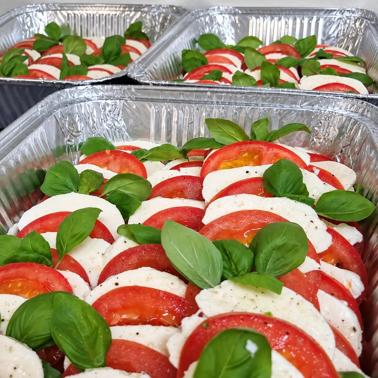Capresesallad till catering från Dino's Café i Landskrona