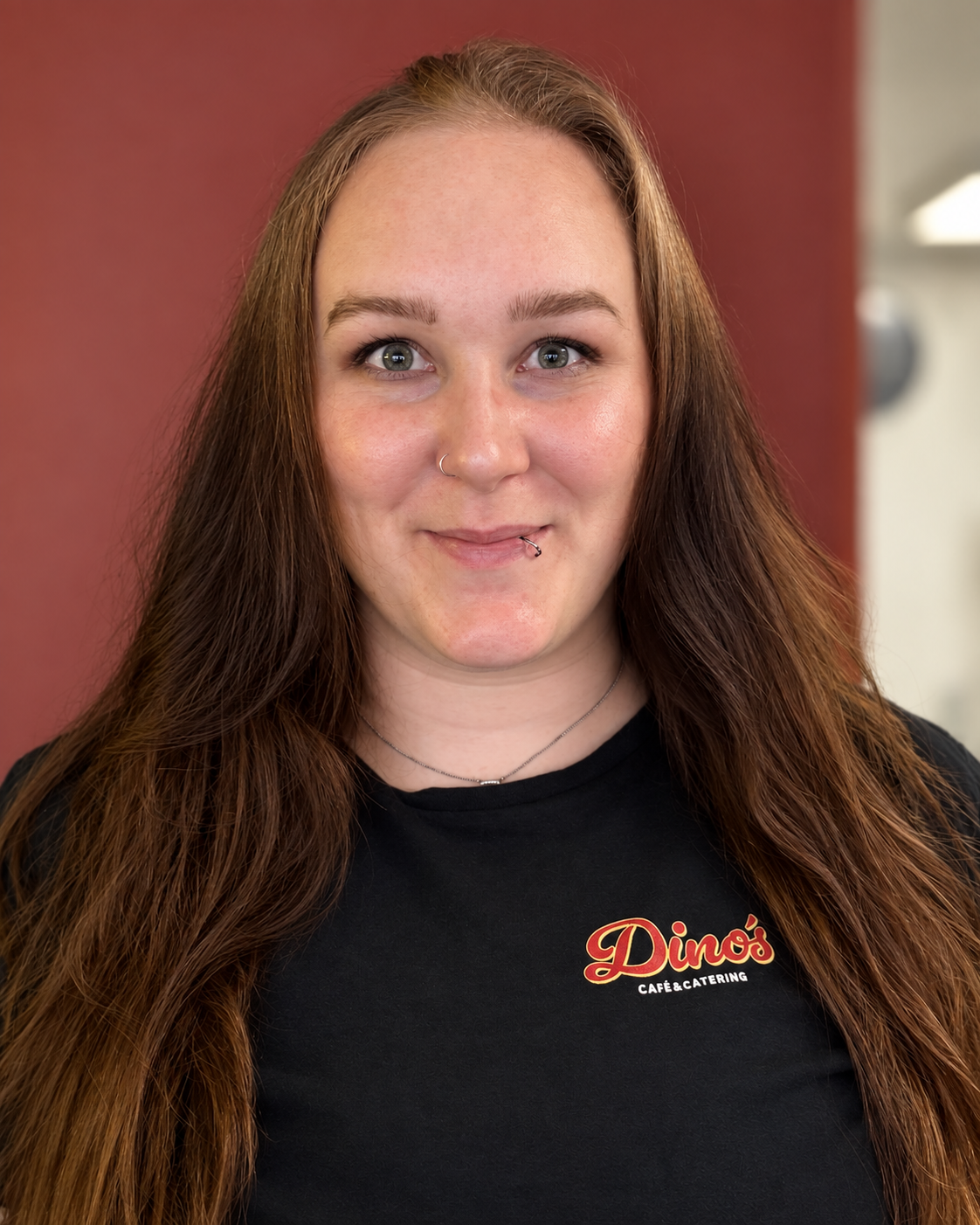 Linnea, medarbetare på Dino's Café & Catering
